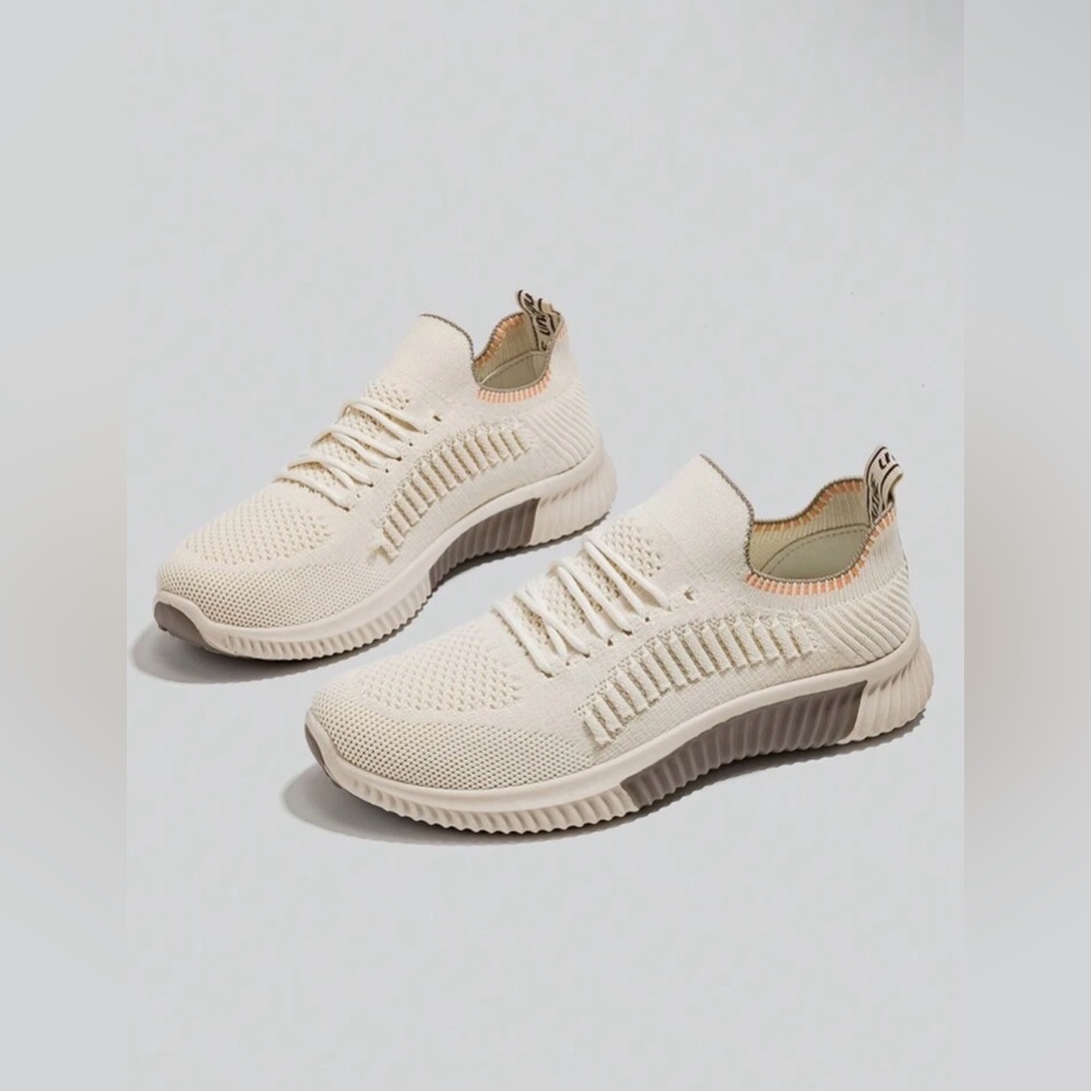 LINGWUZHE Breathable Running Beige Shoes For Women Size US 5.5 New in Box